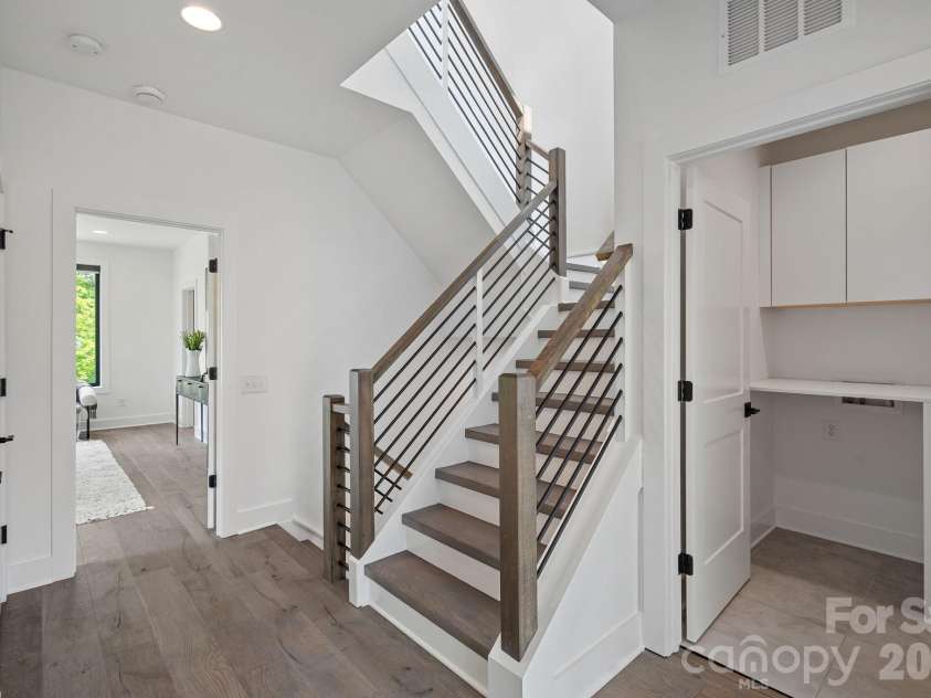 1006 Westbrook Drive, Charlotte, NC 28202.  MLS# CAR4366140, YatesRealty ID 22223. 