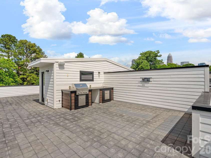 1006 Westbrook Drive, Charlotte, NC 28202.  MLS# CAR4366140, YatesRealty ID 22223. Rooftop / Outdoor Kitchen