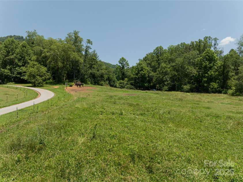 173 Avery Creek Road, Arden, NC 28704.  MLS# CAR4266452, YatesRealty ID 22224. 
