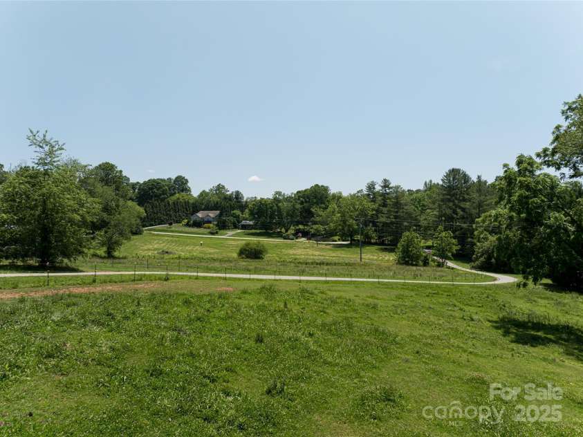 173 Avery Creek Road, Arden, NC 28704.  MLS# CAR4266452, YatesRealty ID 22224. 