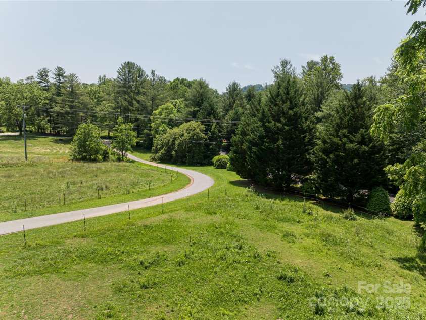173 Avery Creek Road, Arden, NC 28704.  MLS# CAR4266452, YatesRealty ID 22224. 
