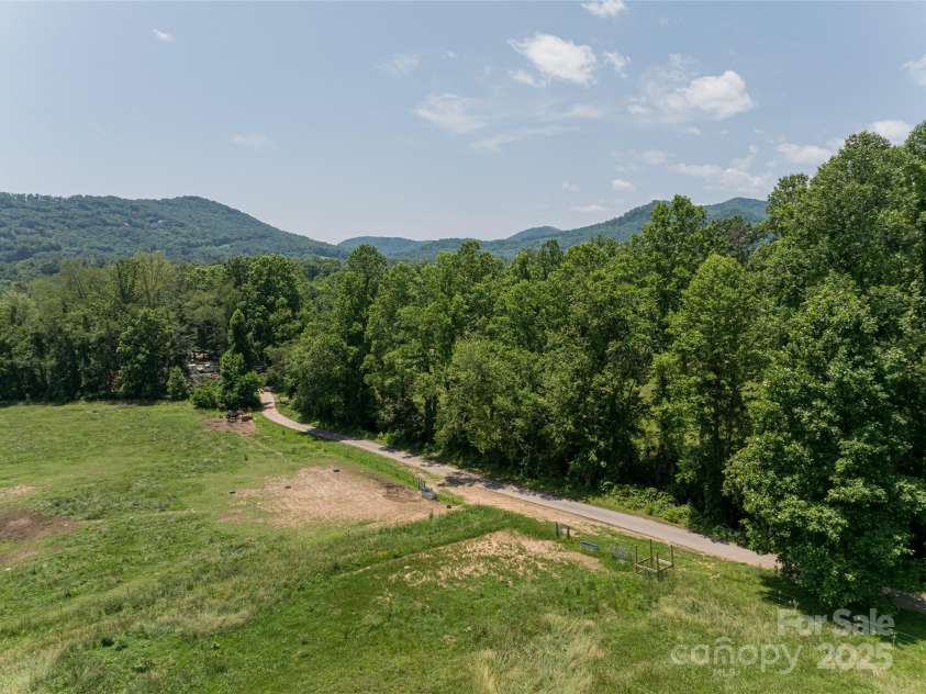 173 Avery Creek Road, Arden, NC 28704.  MLS# CAR4266452, YatesRealty ID 22224. 