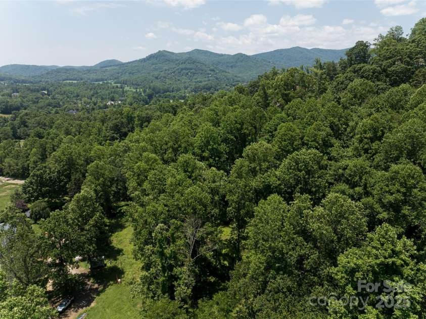 173 Avery Creek Road, Arden, NC 28704.  MLS# CAR4266452, YatesRealty ID 22224. 