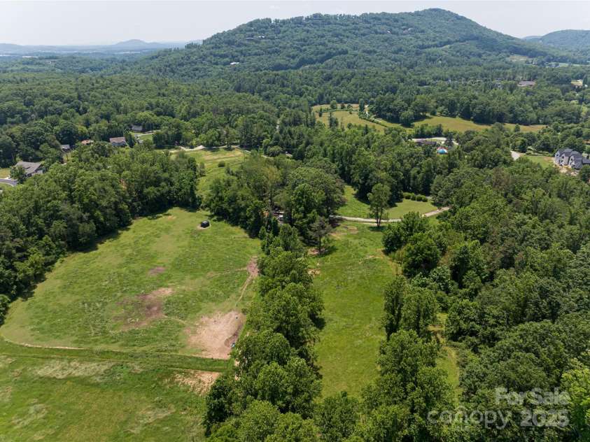 173 Avery Creek Road, Arden, NC 28704.  MLS# CAR4266452, YatesRealty ID 22224. 