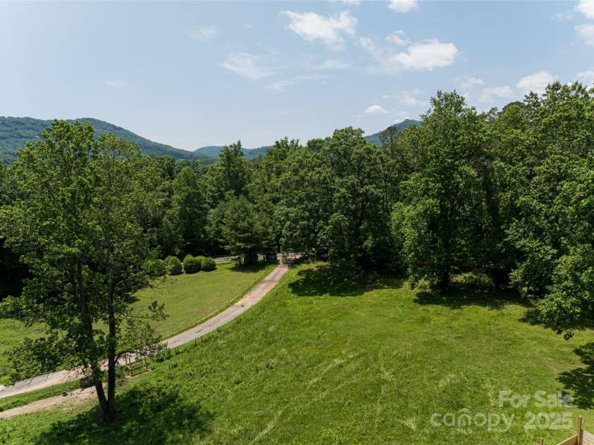 173 Avery Creek Road, Arden, NC 28704.  MLS# CAR4266452, YatesRealty ID 22224. 