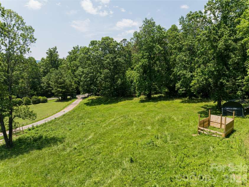 173 Avery Creek Road, Arden, NC 28704.  MLS# CAR4266452, YatesRealty ID 22224. 