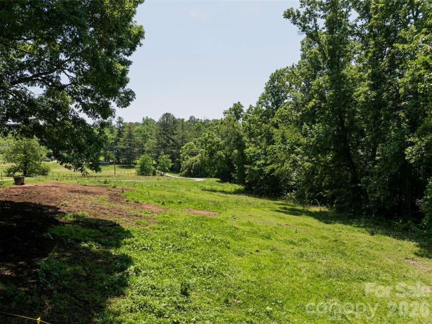 173 Avery Creek Road, Arden, NC 28704.  MLS# CAR4266452, YatesRealty ID 22224. 