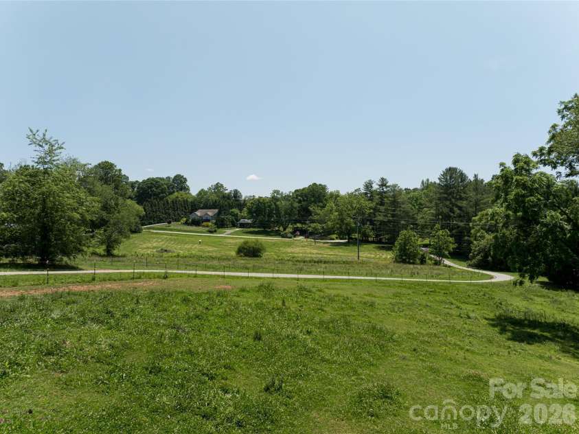 173 Avery Creek Road, Arden, NC 28704.  MLS# CAR4266452, YatesRealty ID 22224. 