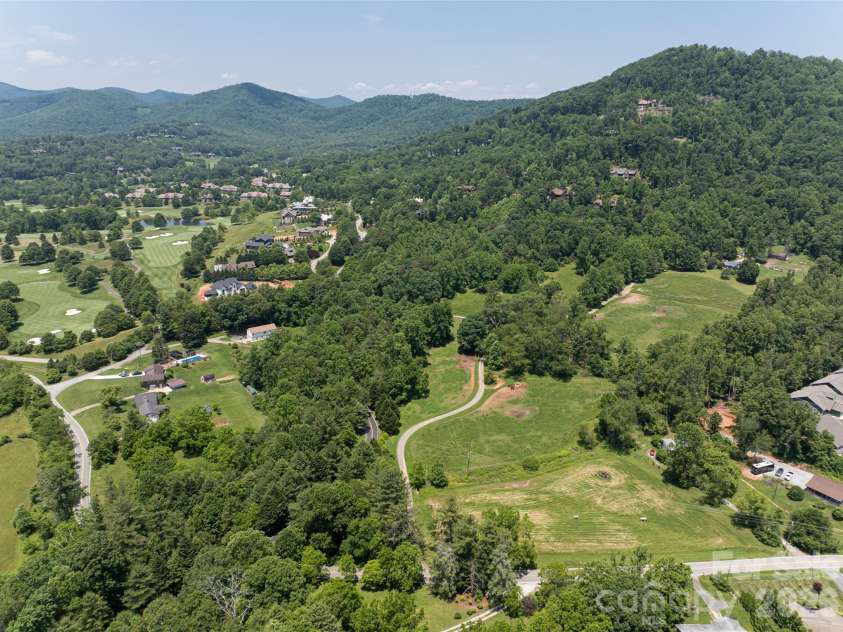 173 Avery Creek Road, Arden, NC 28704.  MLS# CAR4266452, YatesRealty ID 22224. 