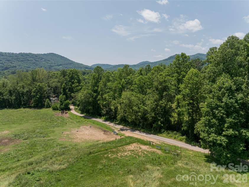 173 Avery Creek Road, Arden, NC 28704.  MLS# CAR4266452, YatesRealty ID 22224. 