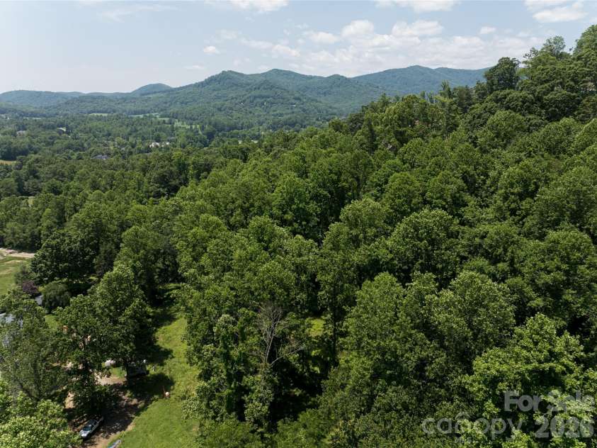 173 Avery Creek Road, Arden, NC 28704.  MLS# CAR4266452, YatesRealty ID 22224. 