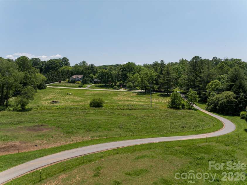 173 Avery Creek Road, Arden, NC 28704.  MLS# CAR4266452, YatesRealty ID 22224. 