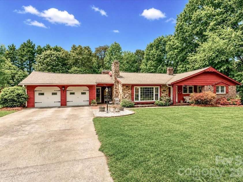 111 Wildflower Lane, Statesville, NC 28625.  MLS# CAR4377294, YatesRealty ID 22225. 