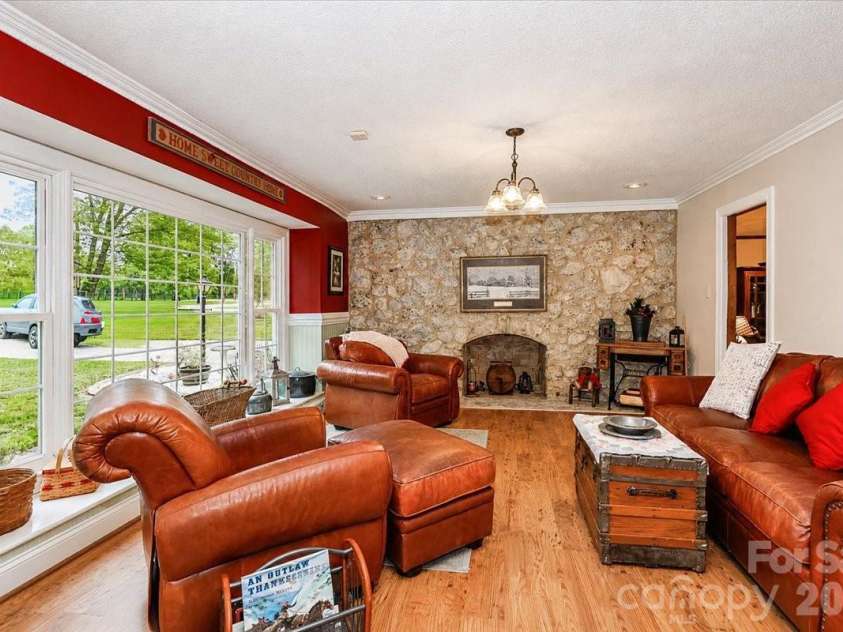 111 Wildflower Lane, Statesville, NC 28625.  MLS# CAR4377294, YatesRealty ID 22225. 