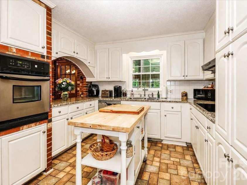 111 Wildflower Lane, Statesville, NC 28625.  MLS# CAR4377294, YatesRealty ID 22225. 