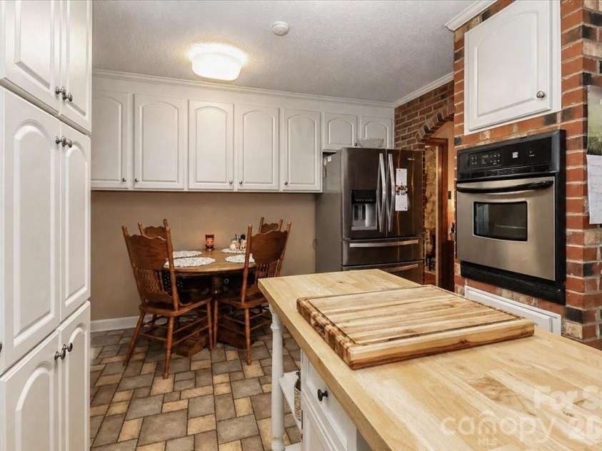 111 Wildflower Lane, Statesville, NC 28625.  MLS# CAR4377294, YatesRealty ID 22225. 