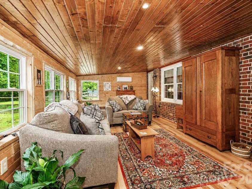 111 Wildflower Lane, Statesville, NC 28625.  MLS# CAR4377294, YatesRealty ID 22225. 