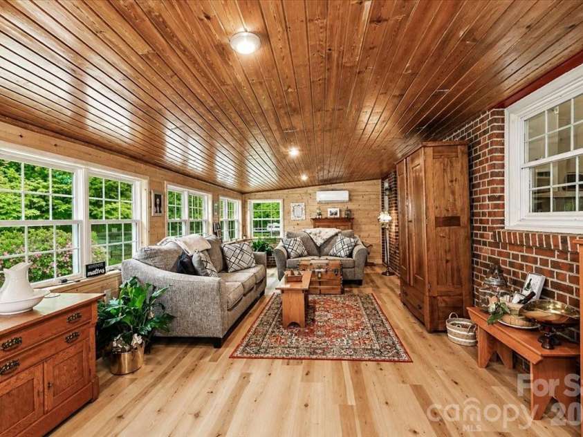 111 Wildflower Lane, Statesville, NC 28625.  MLS# CAR4377294, YatesRealty ID 22225. 