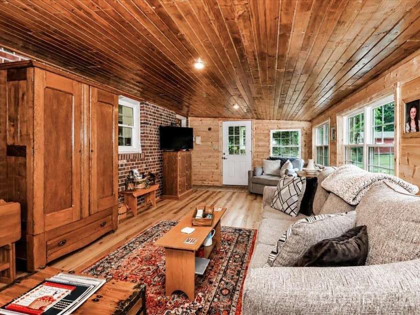 111 Wildflower Lane, Statesville, NC 28625.  MLS# CAR4377294, YatesRealty ID 22225. 
