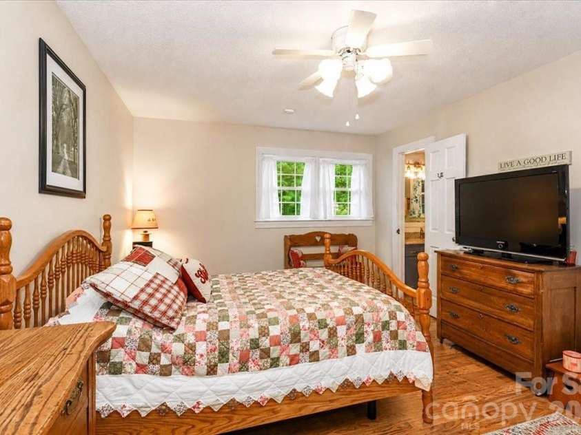 111 Wildflower Lane, Statesville, NC 28625.  MLS# CAR4377294, YatesRealty ID 22225. 