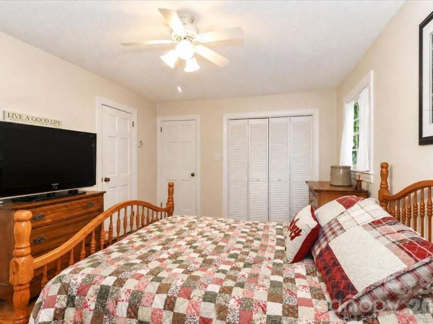 111 Wildflower Lane, Statesville, NC 28625.  MLS# CAR4377294, YatesRealty ID 22225. 