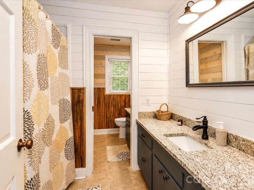 111 Wildflower Lane, Statesville, NC 28625.  MLS# CAR4377294, YatesRealty ID 22225. 