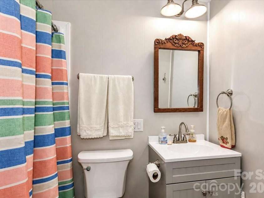 111 Wildflower Lane, Statesville, NC 28625.  MLS# CAR4377294, YatesRealty ID 22225. 