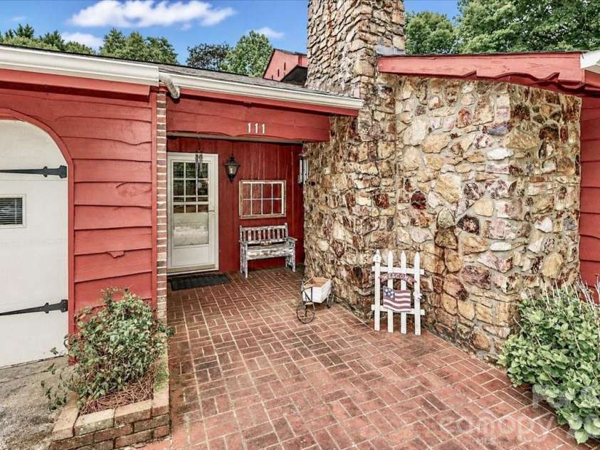 111 Wildflower Lane, Statesville, NC 28625.  MLS# CAR4377294, YatesRealty ID 22225. 
