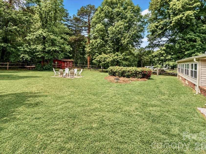 111 Wildflower Lane, Statesville, NC 28625.  MLS# CAR4377294, YatesRealty ID 22225. 