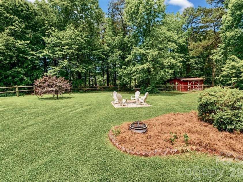 111 Wildflower Lane, Statesville, NC 28625.  MLS# CAR4377294, YatesRealty ID 22225. 