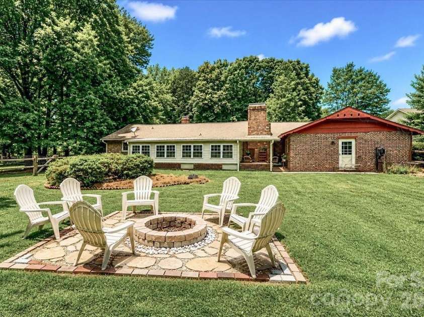 111 Wildflower Lane, Statesville, NC 28625.  MLS# CAR4377294, YatesRealty ID 22225. 