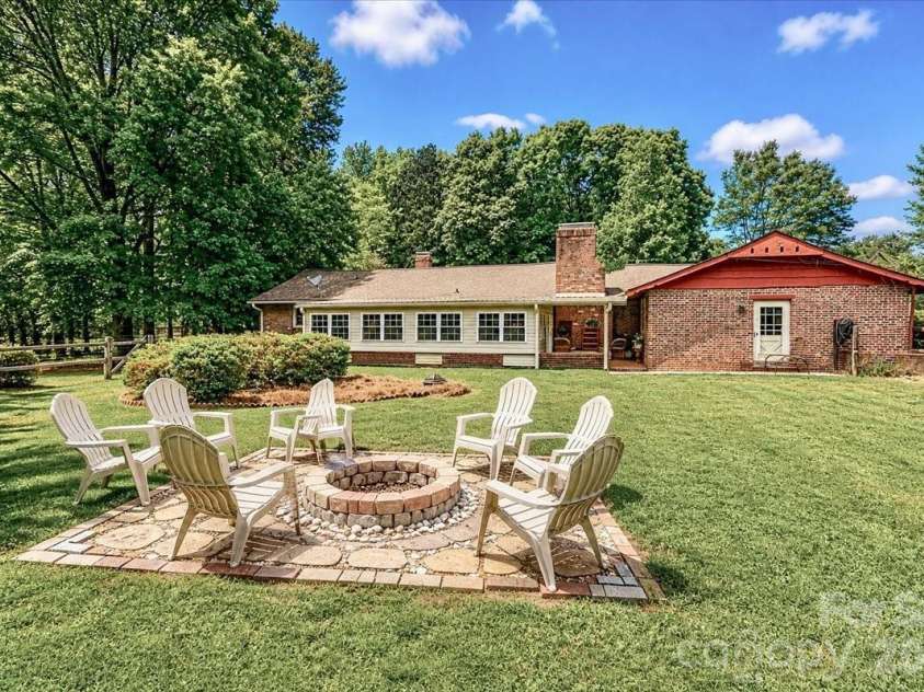 111 Wildflower Lane, Statesville, NC 28625.  MLS# CAR4377294, YatesRealty ID 22225. 