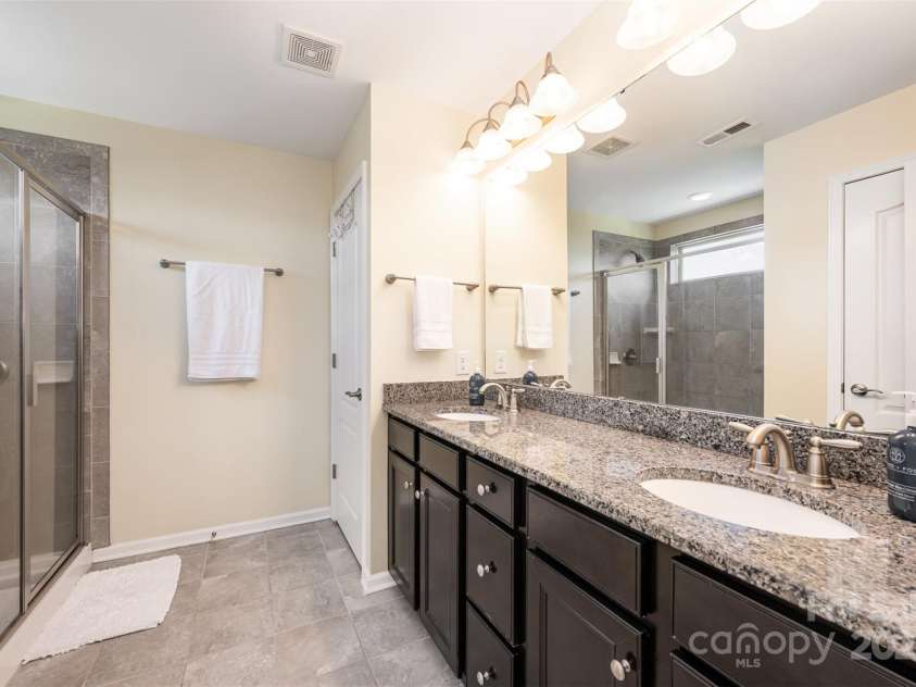 5079 Nighthawk Drive, Fort Mill, SC 29707.  MLS# CAR4274153, YatesRealty ID 22225. 