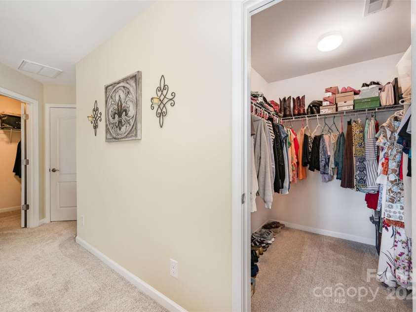 5079 Nighthawk Drive, Fort Mill, SC 29707.  MLS# CAR4274153, YatesRealty ID 22225. 