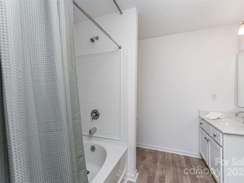 5010 Arbordale Way, Mount Holly, NC 28120.  MLS# CAR4275259, YatesRealty ID 22226. 