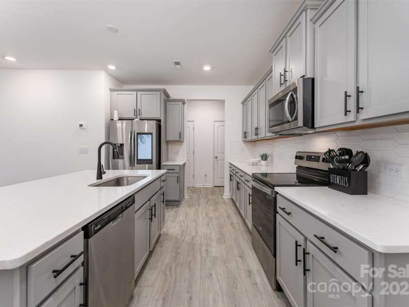 5010 Arbordale Way, Mount Holly, NC 28120.  MLS# CAR4275259, YatesRealty ID 22226. 