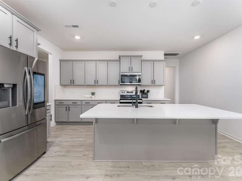 5010 Arbordale Way, Mount Holly, NC 28120.  MLS# CAR4275259, YatesRealty ID 22226. 