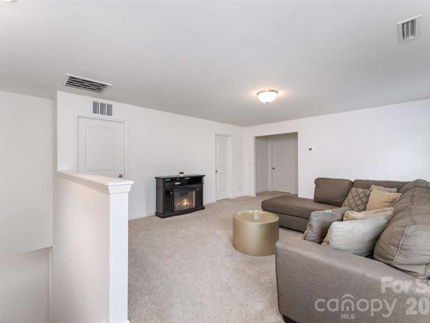 5010 Arbordale Way, Mount Holly, NC 28120.  MLS# CAR4275259, YatesRealty ID 22226. 