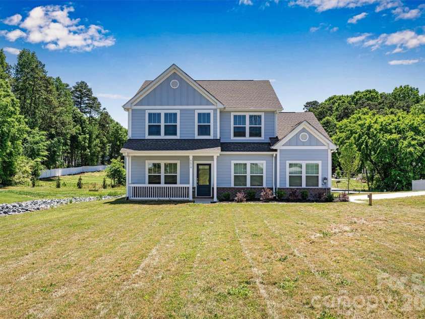 5670 Galloway Drive, Midland, NC 28107.  MLS# CAR4378186, YatesRealty ID 22226. 