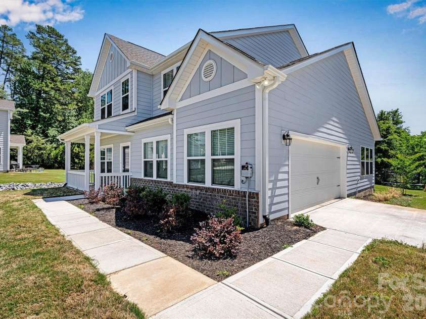 5670 Galloway Drive, Midland, NC 28107.  MLS# CAR4378186, YatesRealty ID 22226. 