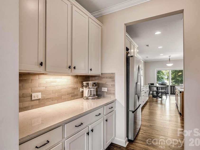 5670 Galloway Drive, Midland, NC 28107.  MLS# CAR4378186, YatesRealty ID 22226. 