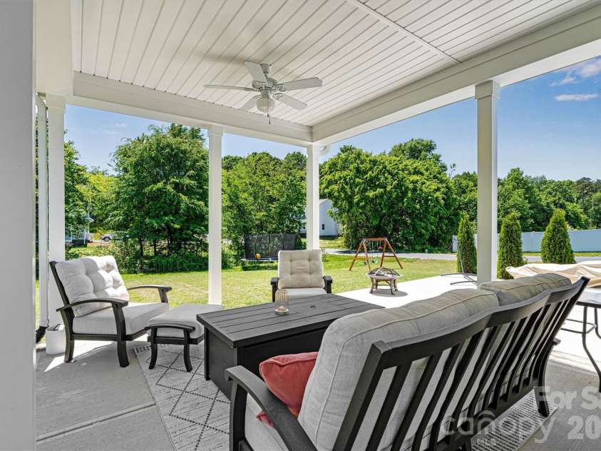 5670 Galloway Drive, Midland, NC 28107.  MLS# CAR4378186, YatesRealty ID 22226. 