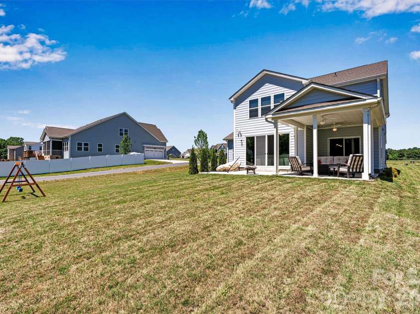 5670 Galloway Drive, Midland, NC 28107.  MLS# CAR4378186, YatesRealty ID 22226. 
