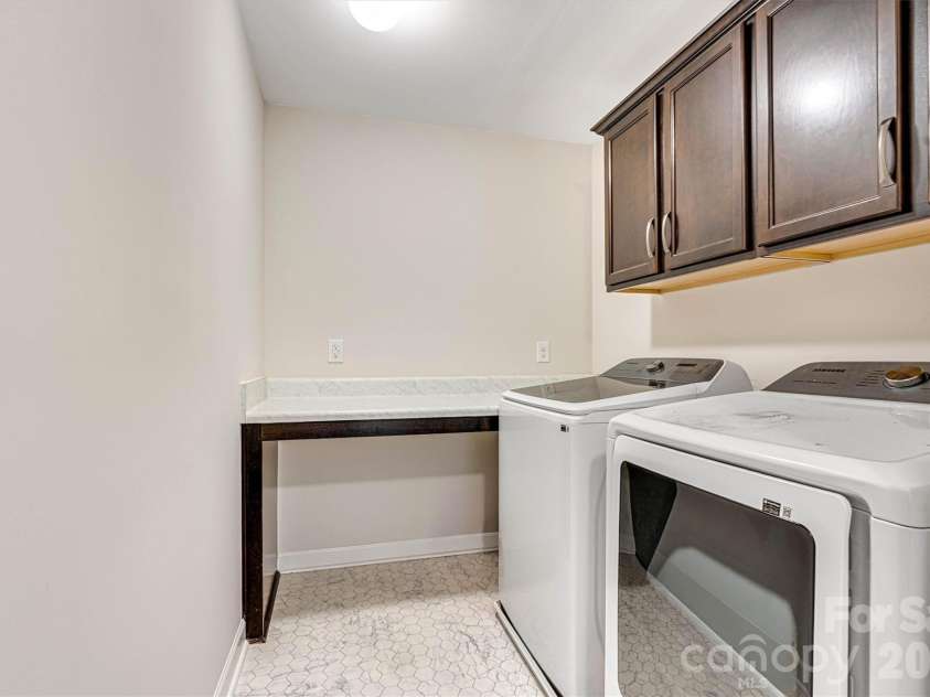 5670 Galloway Drive, Midland, NC 28107.  MLS# CAR4378186, YatesRealty ID 22226. 