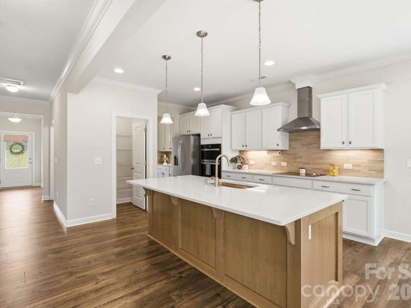 5670 Galloway Drive, Midland, NC 28107.  MLS# CAR4412132, YatesRealty ID 22226. Large open kitchen