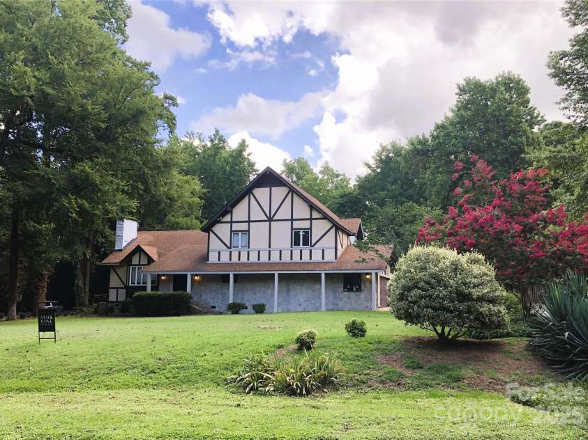 2413 Cross Country Road, Charlotte, NC 28270.  MLS# CAR4284313, YatesRealty ID 22227. 