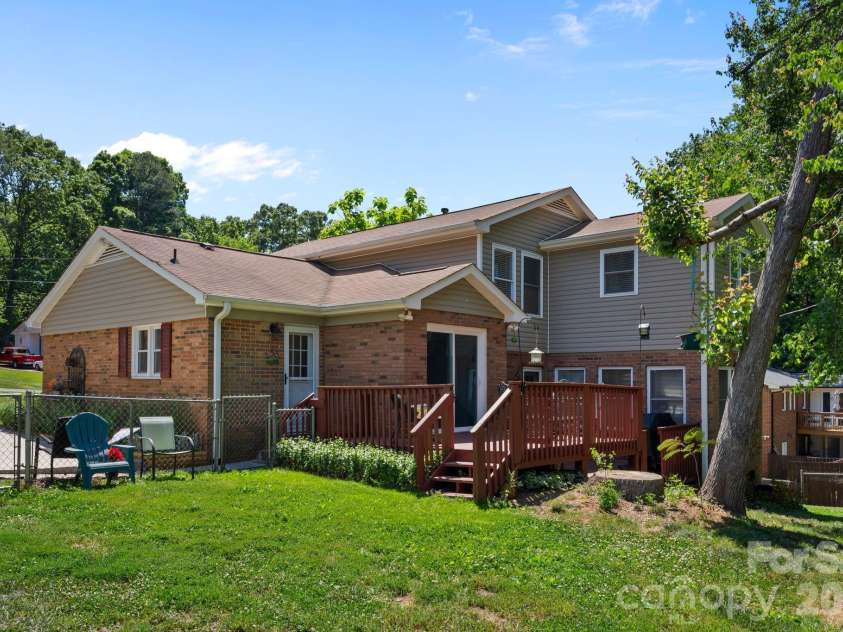 3306 Tamworth Lane, Gastonia, NC 28052.  MLS# CAR4371153, YatesRealty ID 22227. 