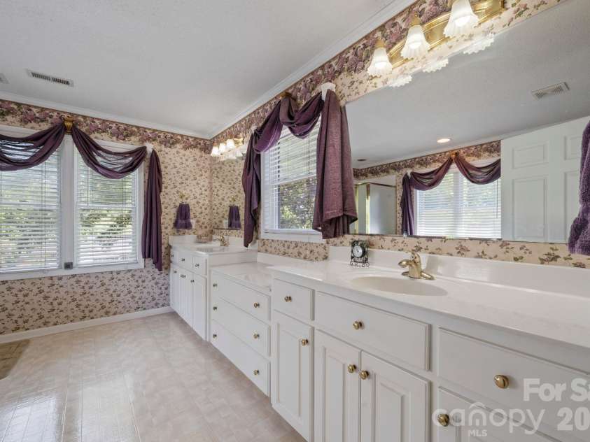 3306 Tamworth Lane, Gastonia, NC 28052.  MLS# CAR4371153, YatesRealty ID 22227. 