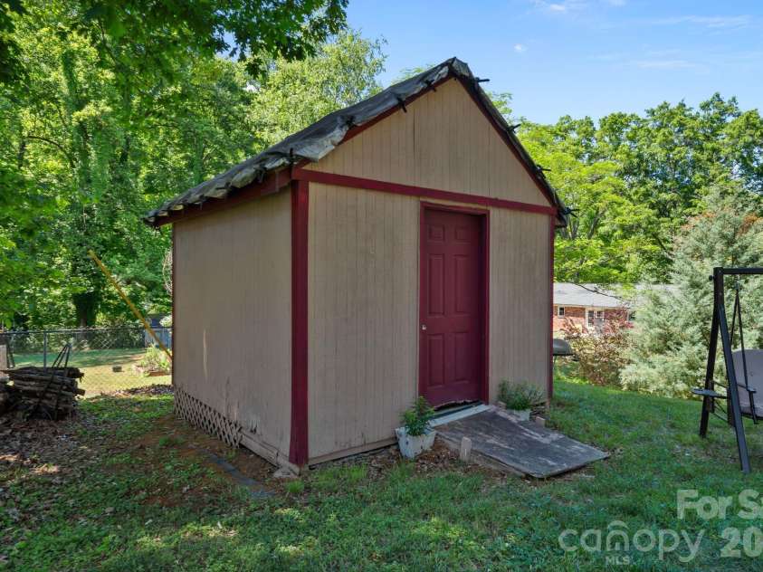 3306 Tamworth Lane, Gastonia, NC 28052.  MLS# CAR4371153, YatesRealty ID 22227. 