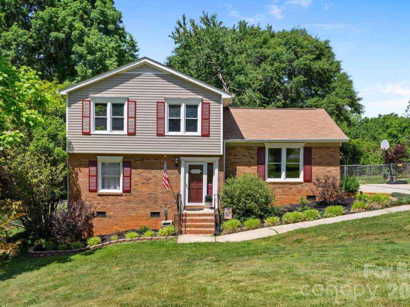 3306 Tamworth Lane, Gastonia, NC 28052.  MLS# CAR4371153, YatesRealty ID 22227. 